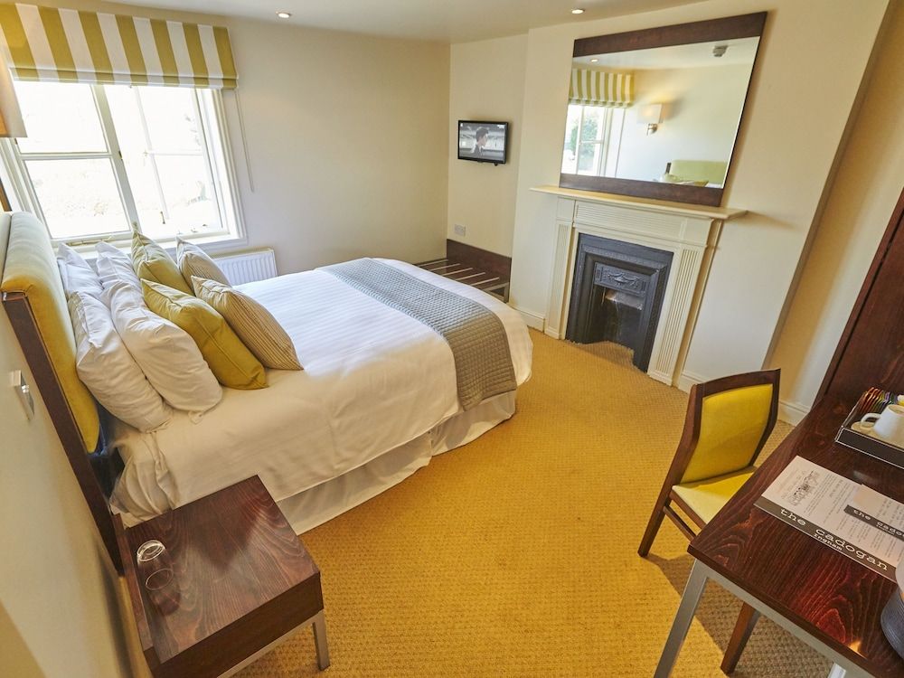 The Cadogan Arms Double Room, Ensuite 2