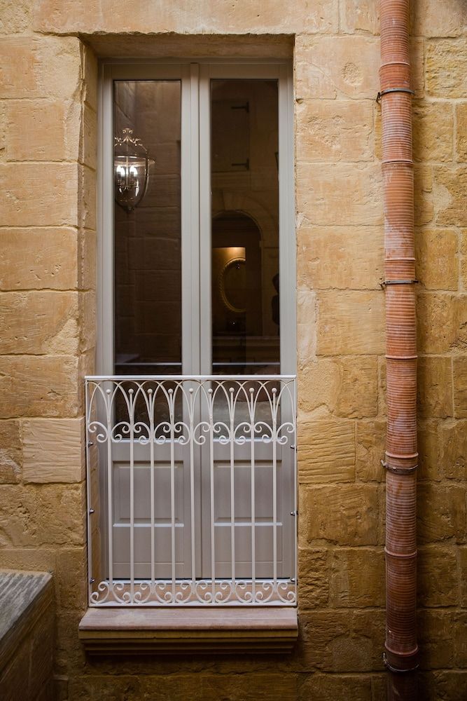 Superior Double Room, Ensuite ( King Room with balcony)