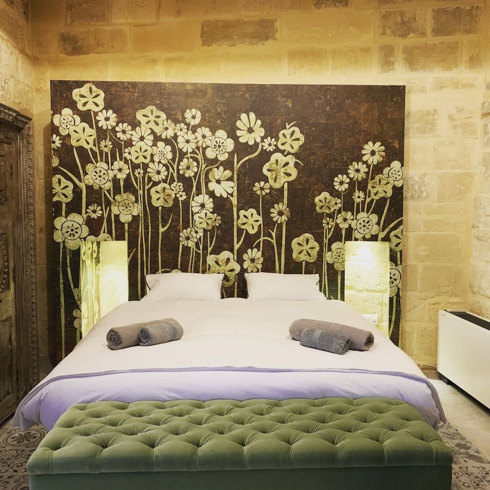 Superior Double Room, Ensuite ( King Room with balcony)