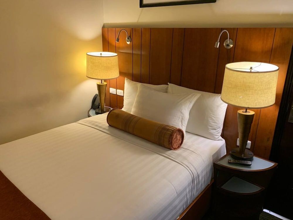 The HUB Hotel Deluxe Twin Room, 2 Double Beds 12