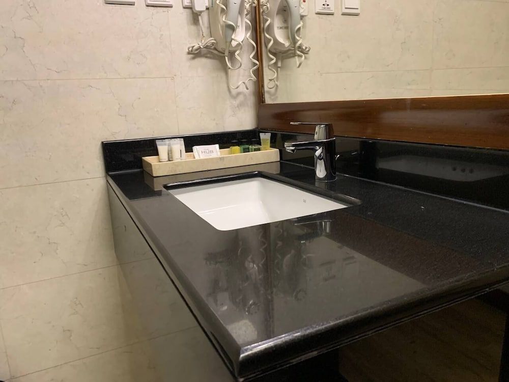 The HUB Hotel Deluxe Twin Room, 2 Double Beds 16