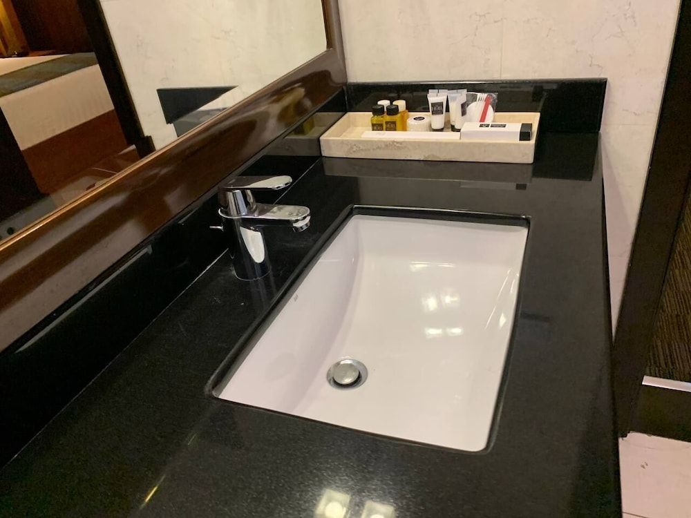 The HUB Hotel Deluxe Twin Room, 2 Double Beds 17