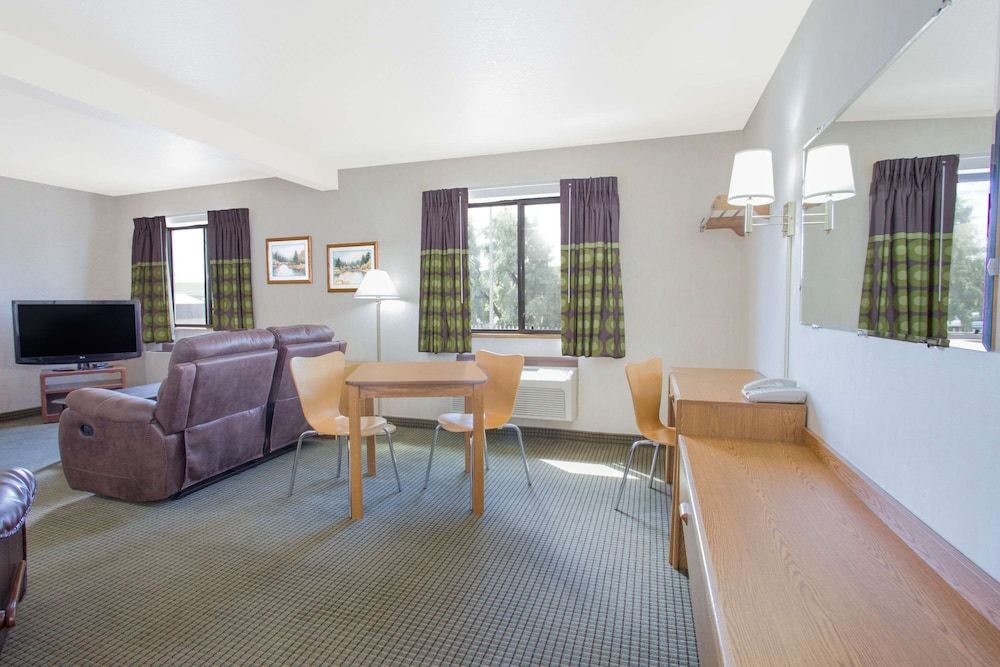 Suite, 2 Queen Beds, Non Smoking