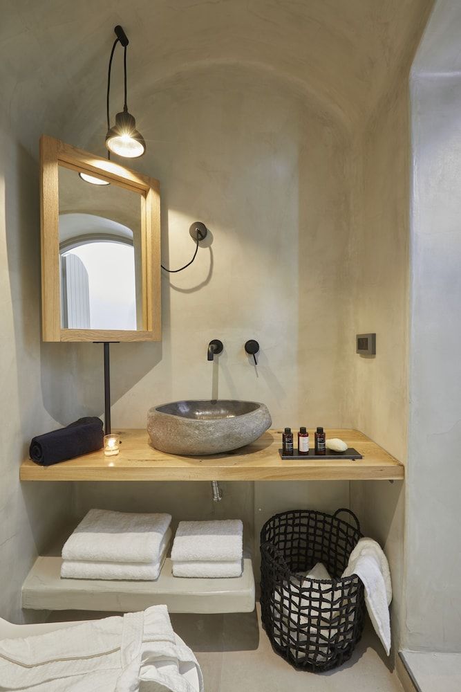 Floria Suites Two Bedroom Cave Suite with Spa Bath 8