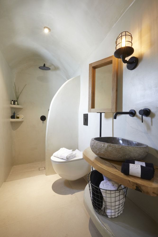 Floria Suites Two Bedroom Cave Suite with Spa Bath 9