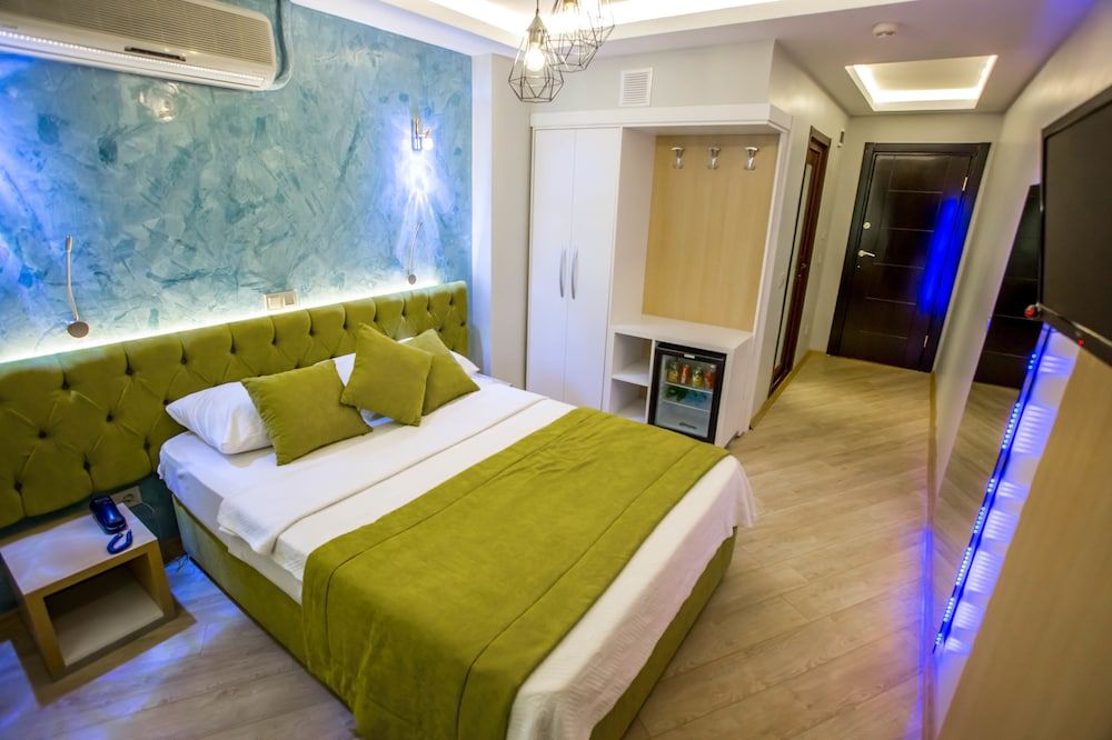 undefined Pera Capitol 2