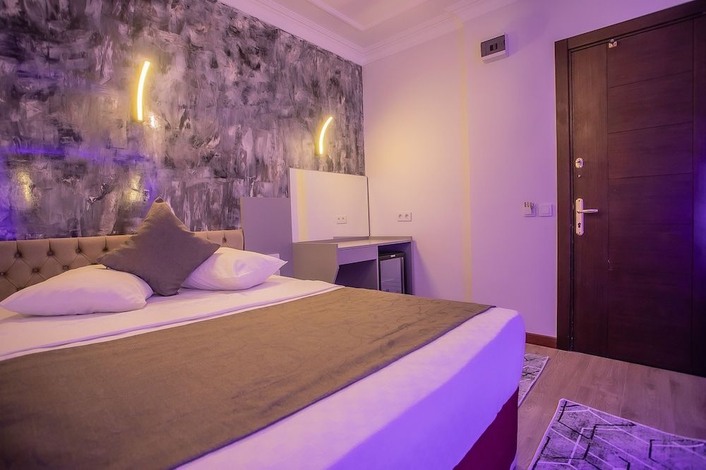 undefined Pera Capitol 4