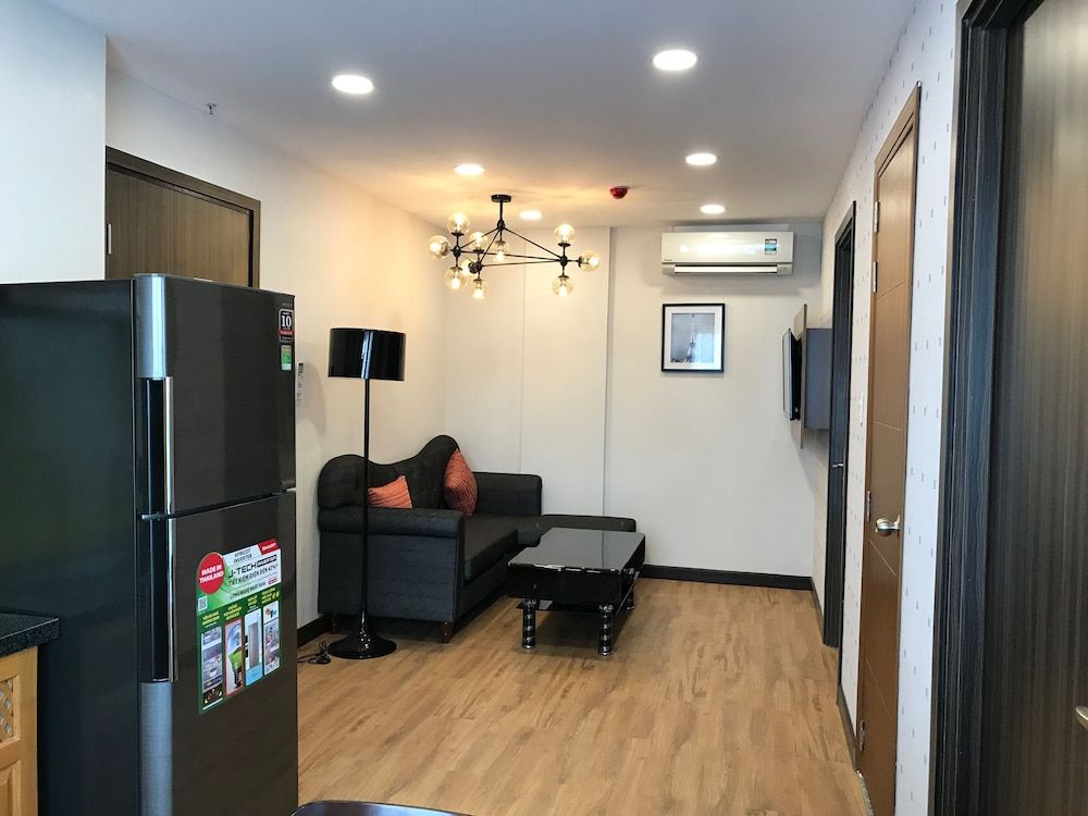 undefined Emerald Central 2