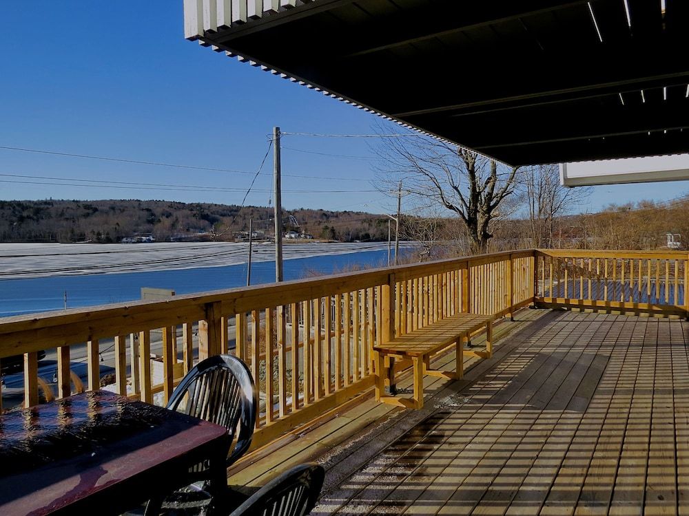 The Fourth Lock Bed & Breakfast Lake Fletcher 3