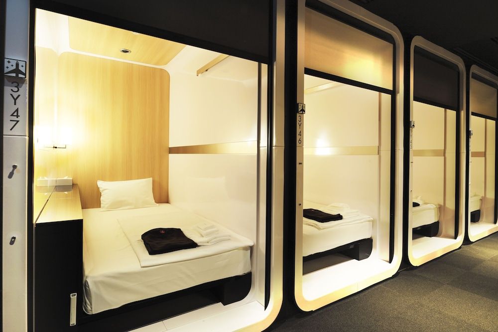 Business Class Cabin (Female) Non Smoking