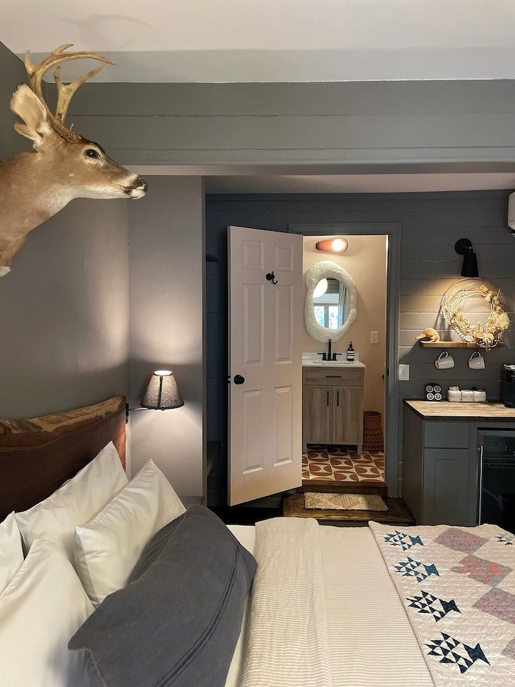 Outpost Inn The Standard