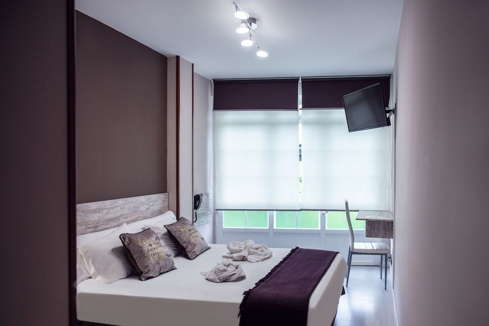 Deluxe Suite, Private Bathroom