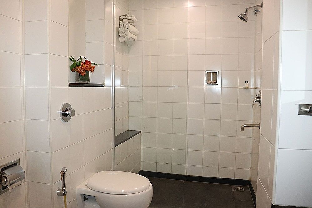 37th Crescent - Near Race Course Executive Room 10