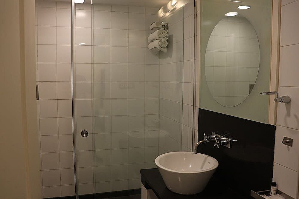 37th Crescent - Near Race Course Executive Room 11