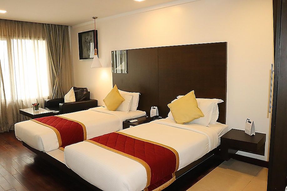 37th Crescent - Near Race Course Executive Room 8