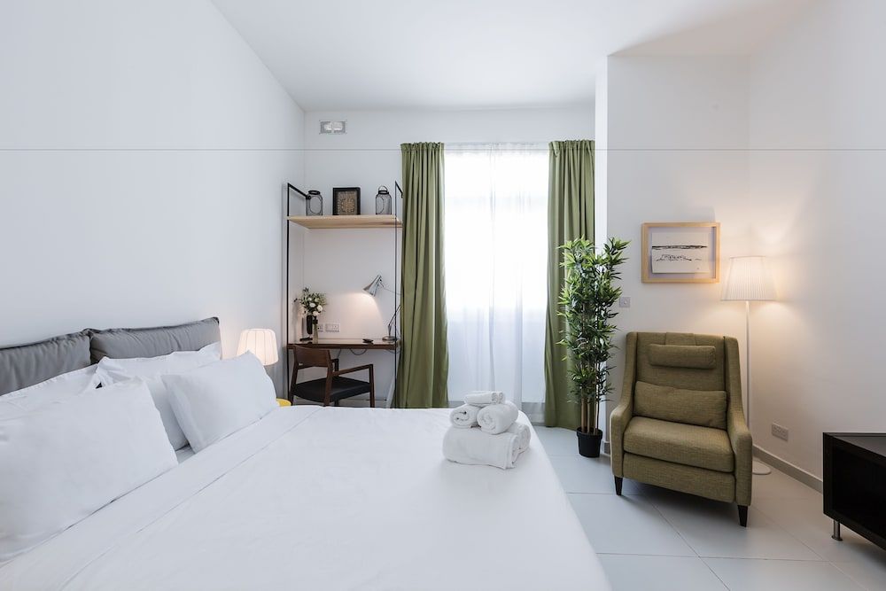 Two Pillows Boutique Hostel Luxury Suite, City View 2