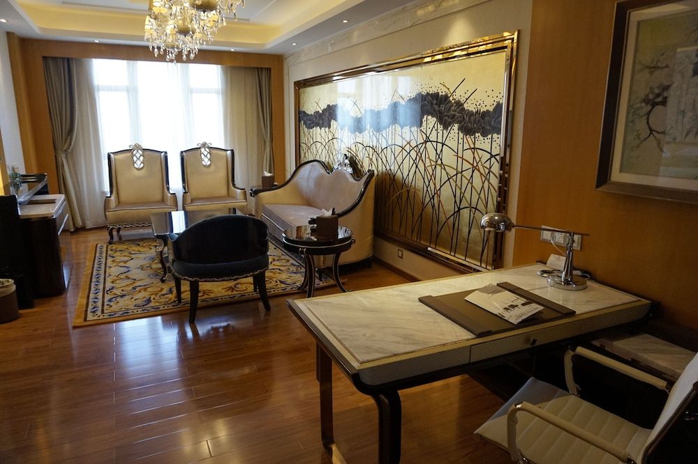Deluxe Suite