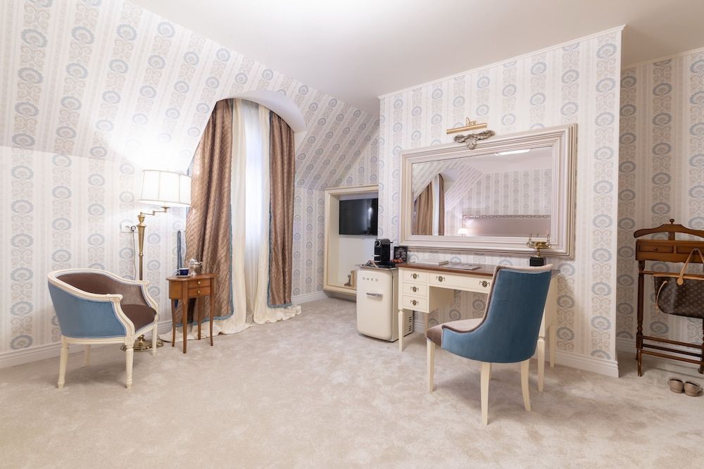 Suter Palace Heritage Boutique Hotel Deluxe Chic Room 24