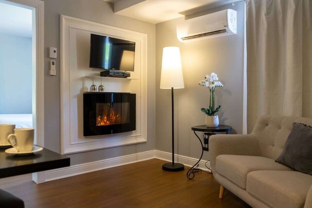 Auberge Nuits St-Georges Comfort Room, 1 Queen Bed (1) 3