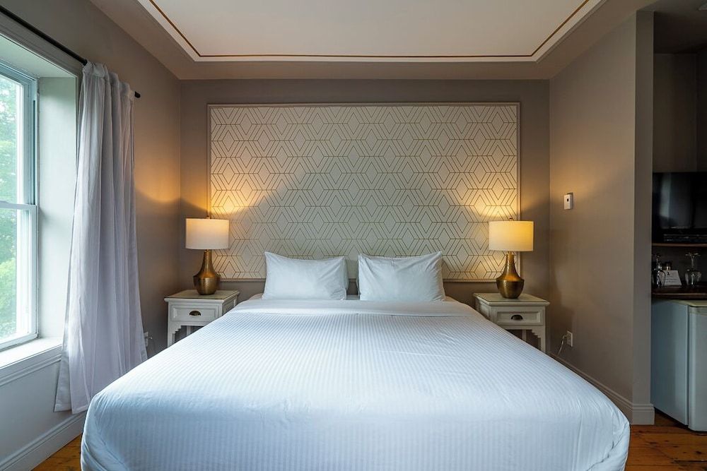 Auberge Nuits St-Georges Comfort Room, 1 King Bed (4) 2