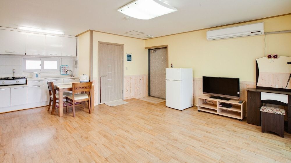 Vellise Pension Dandelion 6