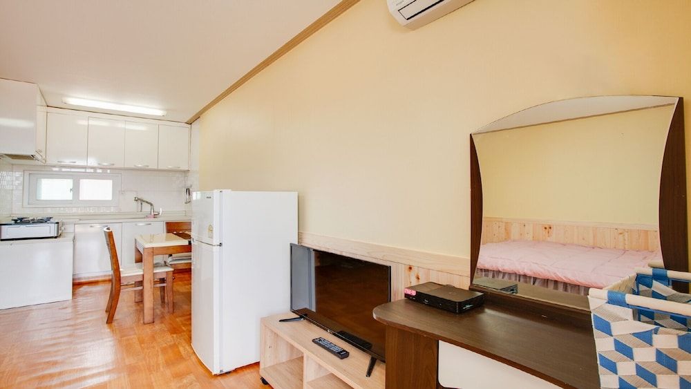 Vellise Pension Cosmos 6