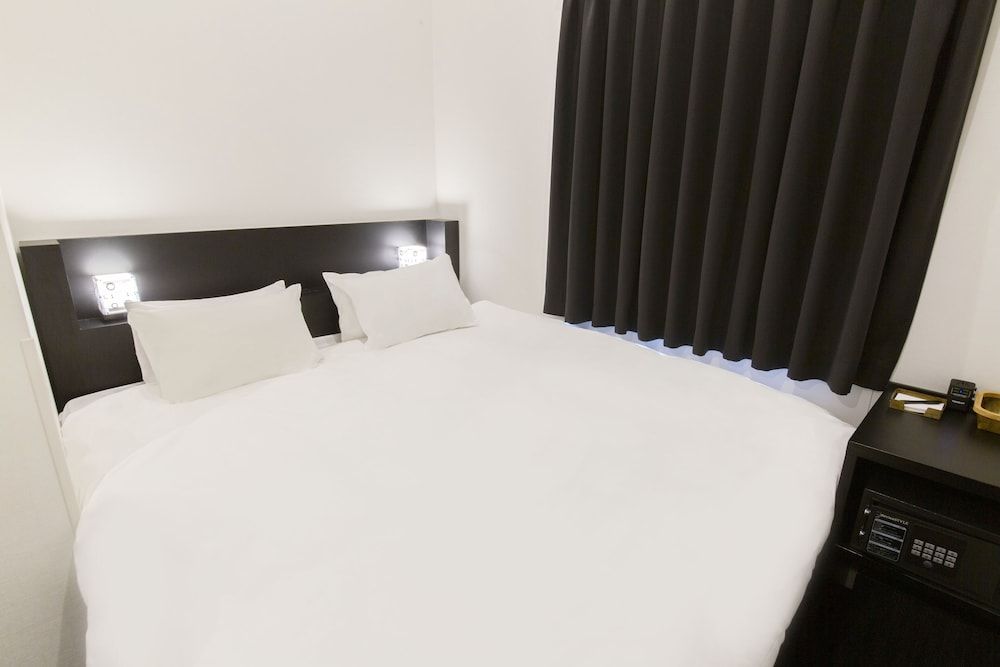 undefined HOTEL TRAD Replay