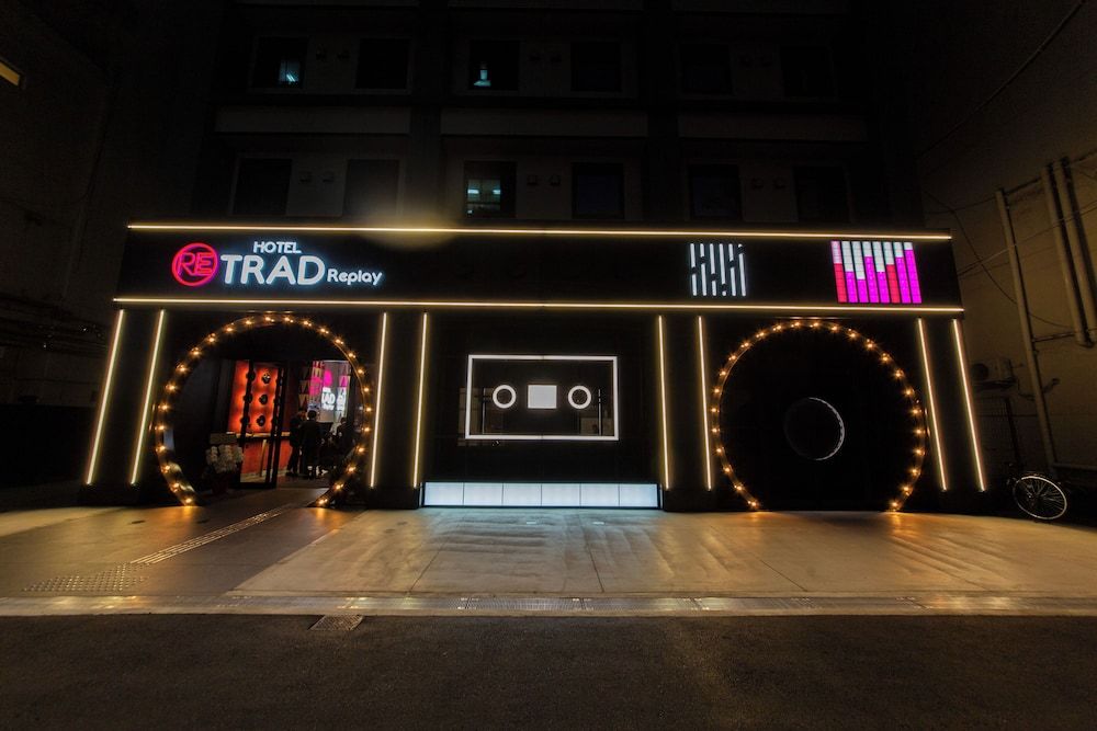 undefined HOTEL TRAD Replay 9