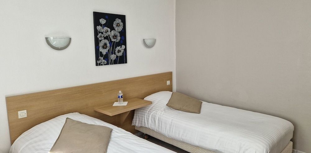 Hotel Le Commerce Quadruple Room 3