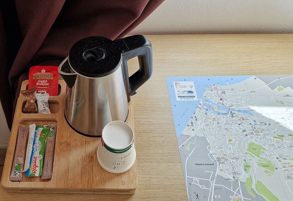 Hotel Le Commerce Quadruple Room 11