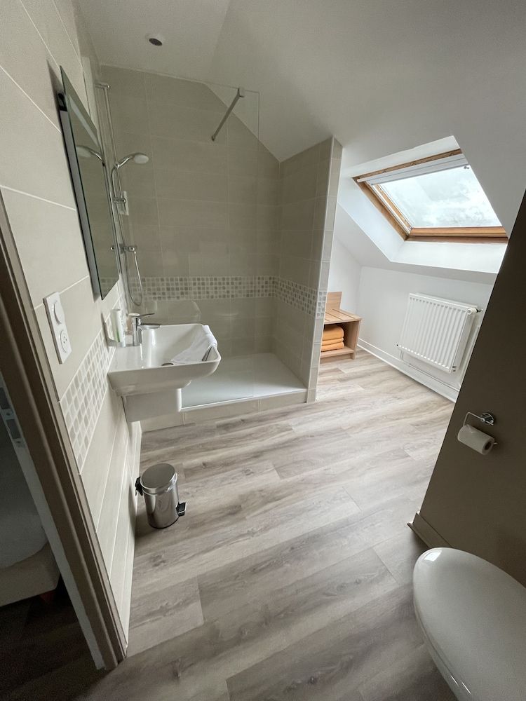 Hotel Le Commerce Quadruple Room 10