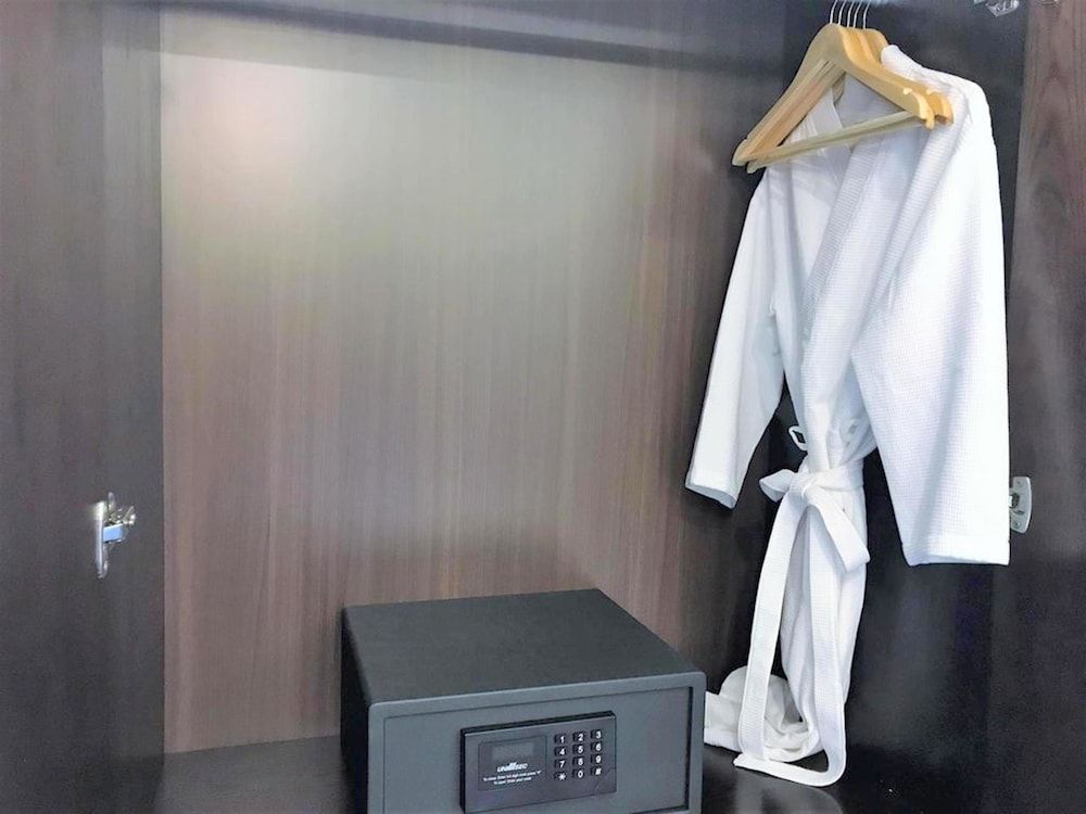 T&M Luxury Hotel Hanoi Deluxe Twin Room, City View 9