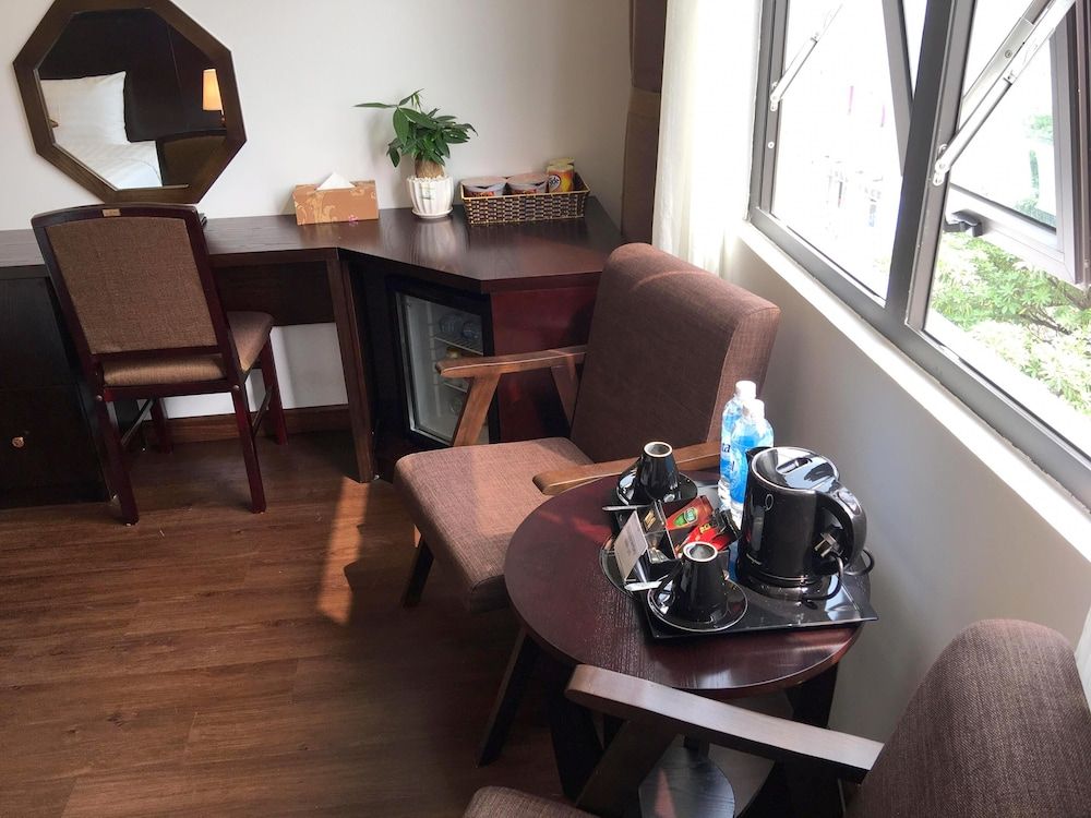 T&M Luxury Hotel Hanoi Deluxe Twin Room, City View 8