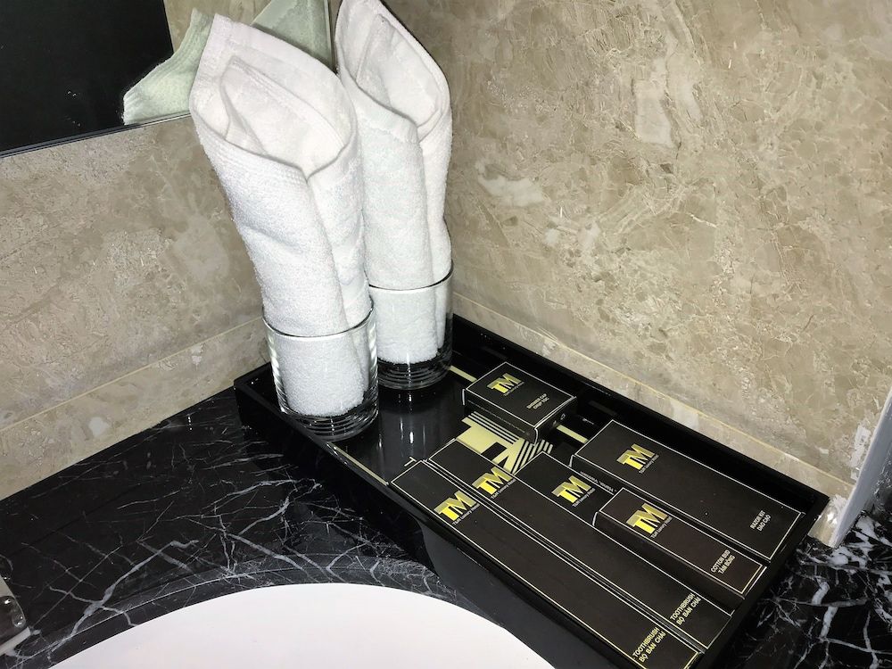 T&M Luxury Hotel Hanoi Deluxe Twin Room, City View 4