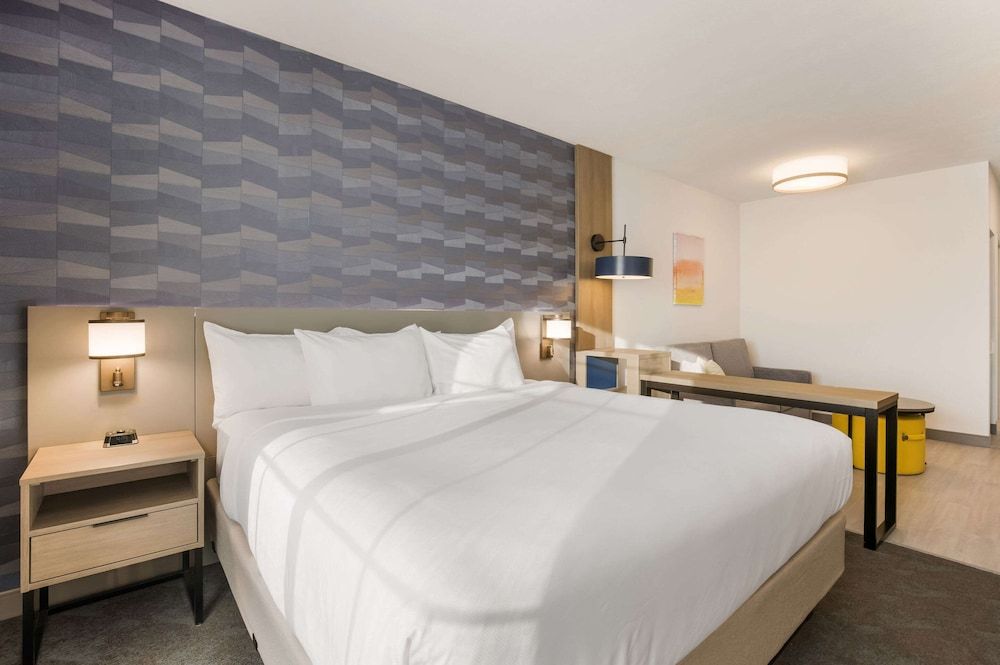 Comfort Inn & Suites Gaylord Suite, 1 King Bed with Sofa bed, Non Smoking (No Pets) 2