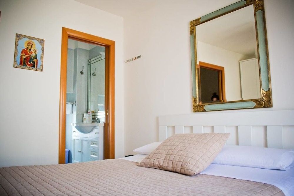 Affittacamere San Nicola d'amare Honeymoon Double Room 3