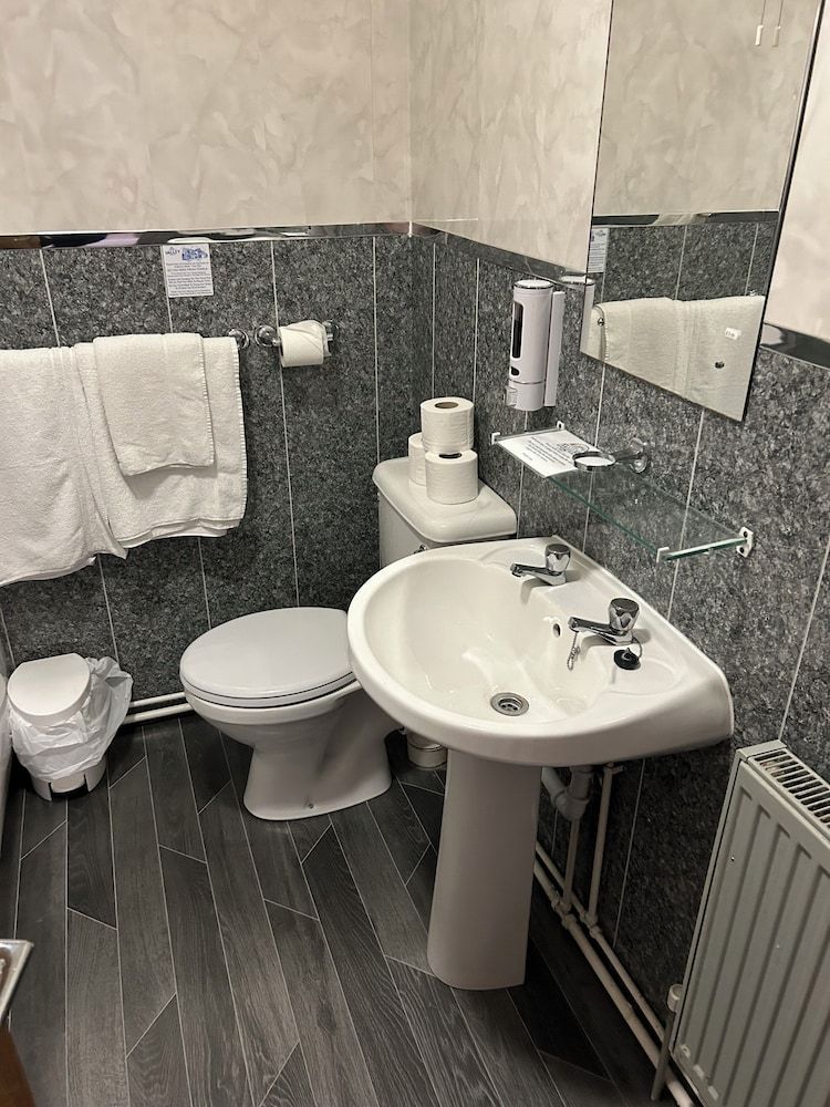 The Valley Anglesey Classic Family Room for 4 8