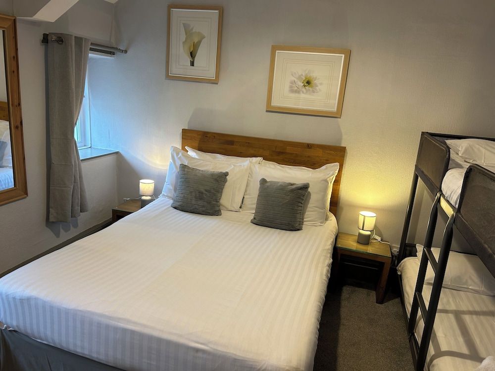 The Valley Anglesey Classic Family Room for 4 4