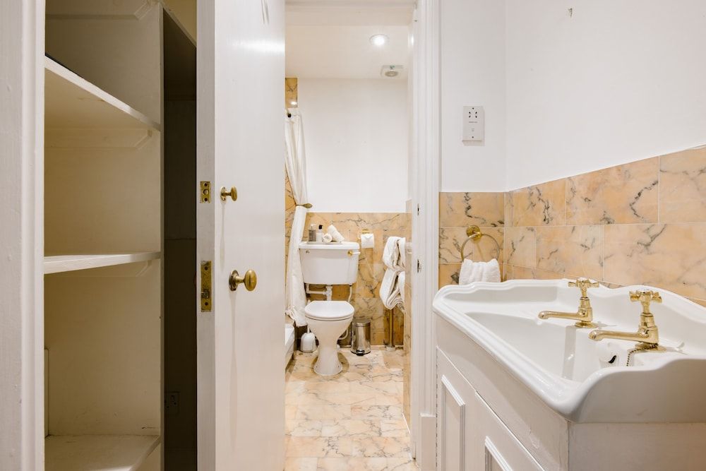 The Abbey Notting Hill Lower Ground Double Room 6