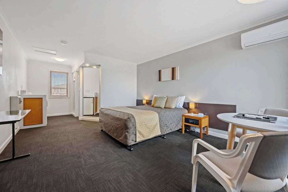 Standard Room, 1 Queen Bed