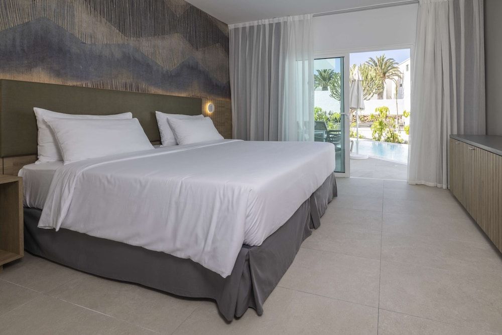 Suite (Swim Up)
