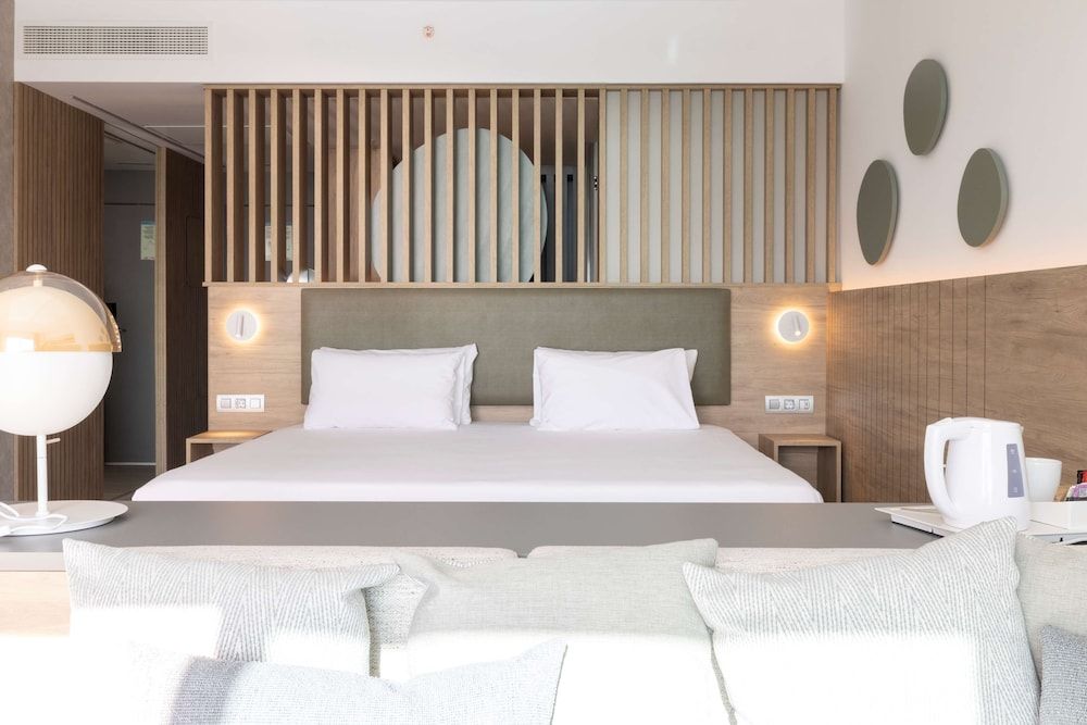 Suite (Partial Sea View)