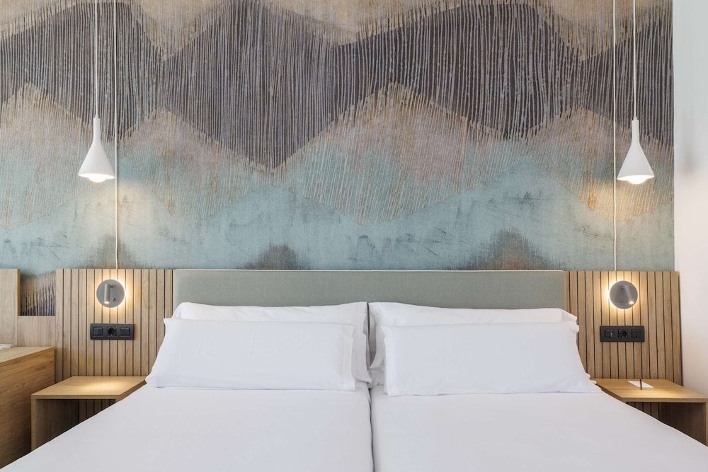 Suite (Partial Sea View)