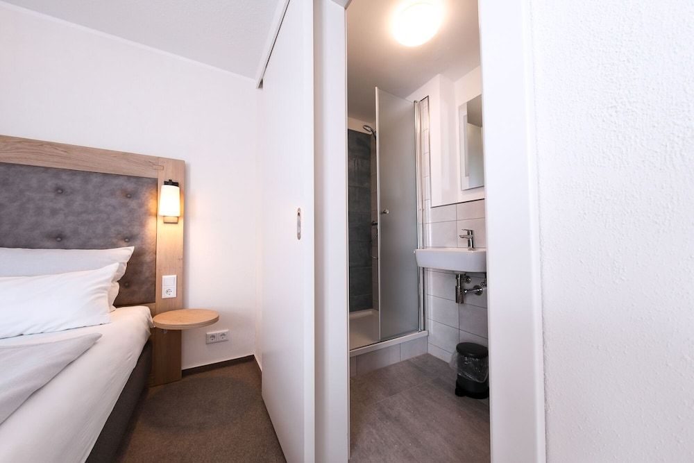 247 selfcheckin Schmiedestrasse Standard Single Room (3) 4