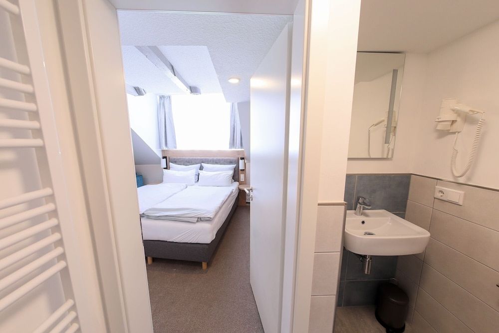 247 selfcheckin Schmiedestrasse Superior Double Room (8) 4