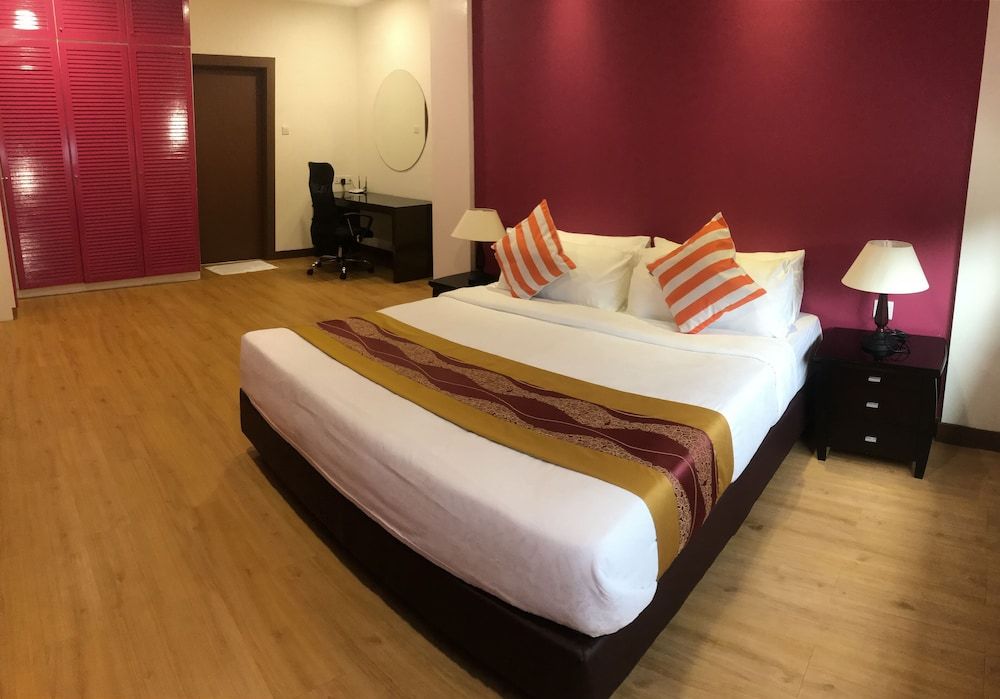 Rimbun Suites & Residences Basic Apartment, 3 Bedrooms, Non Smoking, Kitchenette 4