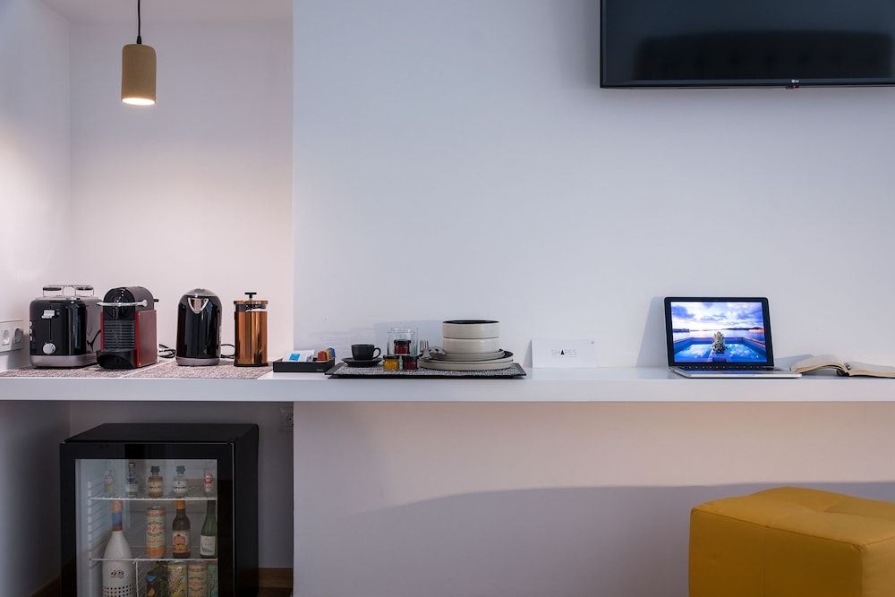 Shapes Luxury Suites Standard Room 5