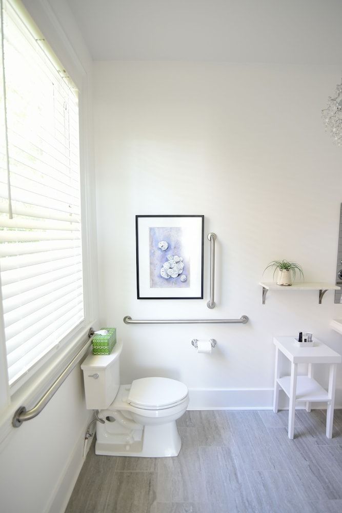 607 Bay Inn Downtown Beaufort Luxury Room, 1 King Bed, River View, Ground Floor 5