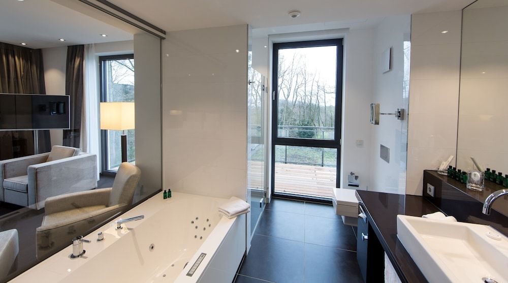 Relais & Châteaux Hotel Burg Schwarzenstein Deluxe Double Room, Balcony 6