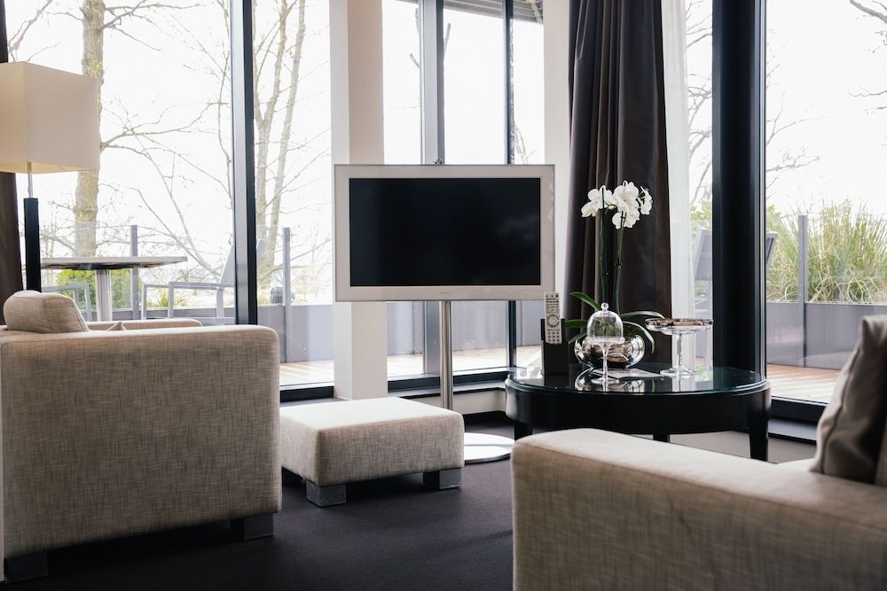 Relais & Châteaux Hotel Burg Schwarzenstein Panoramic Suite 6